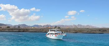 ship-sea-red-sea-water