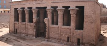 z_temple-of-khnum-in-esna-_1743